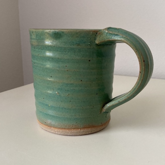 Rustic Handmade Studio Pottery Mug Green
Ombré Ridged design Large coffee cup - Picture 3 of 8